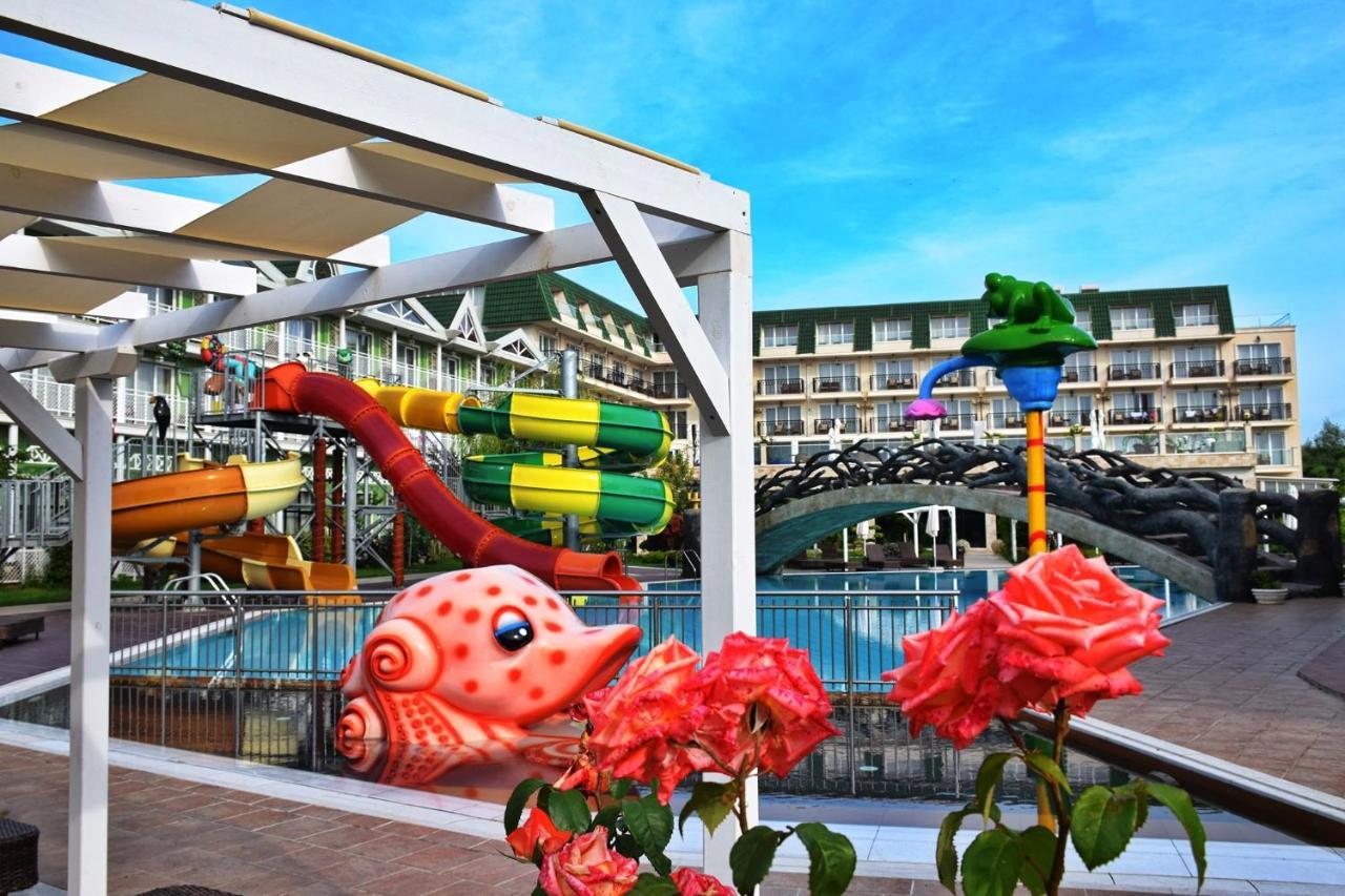Eco Therma Village Kranewo Exterior foto The water park at the Grand Hotel