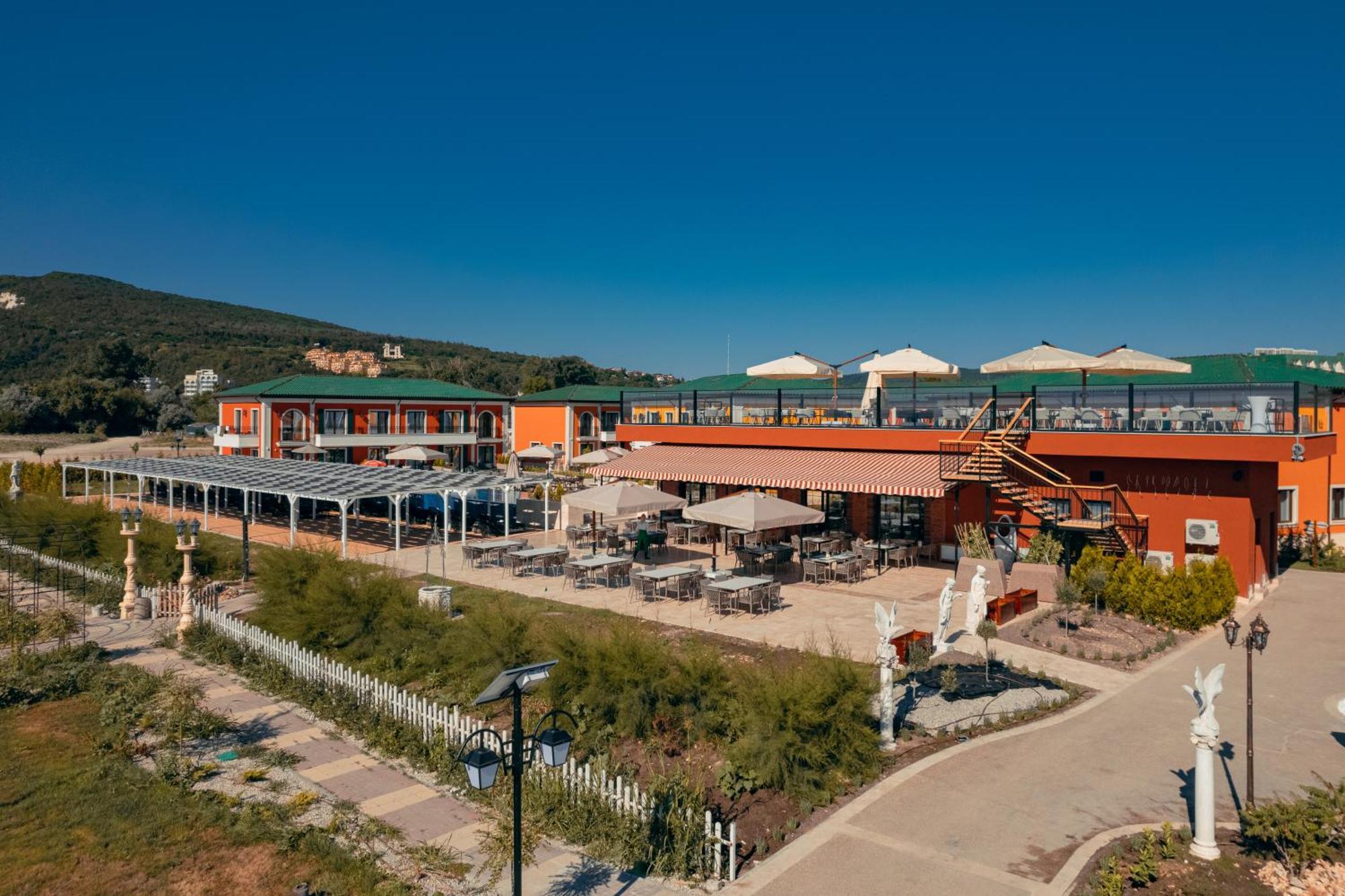 Eco Therma Village Kranewo Exterior foto The Village at Sun Peaks